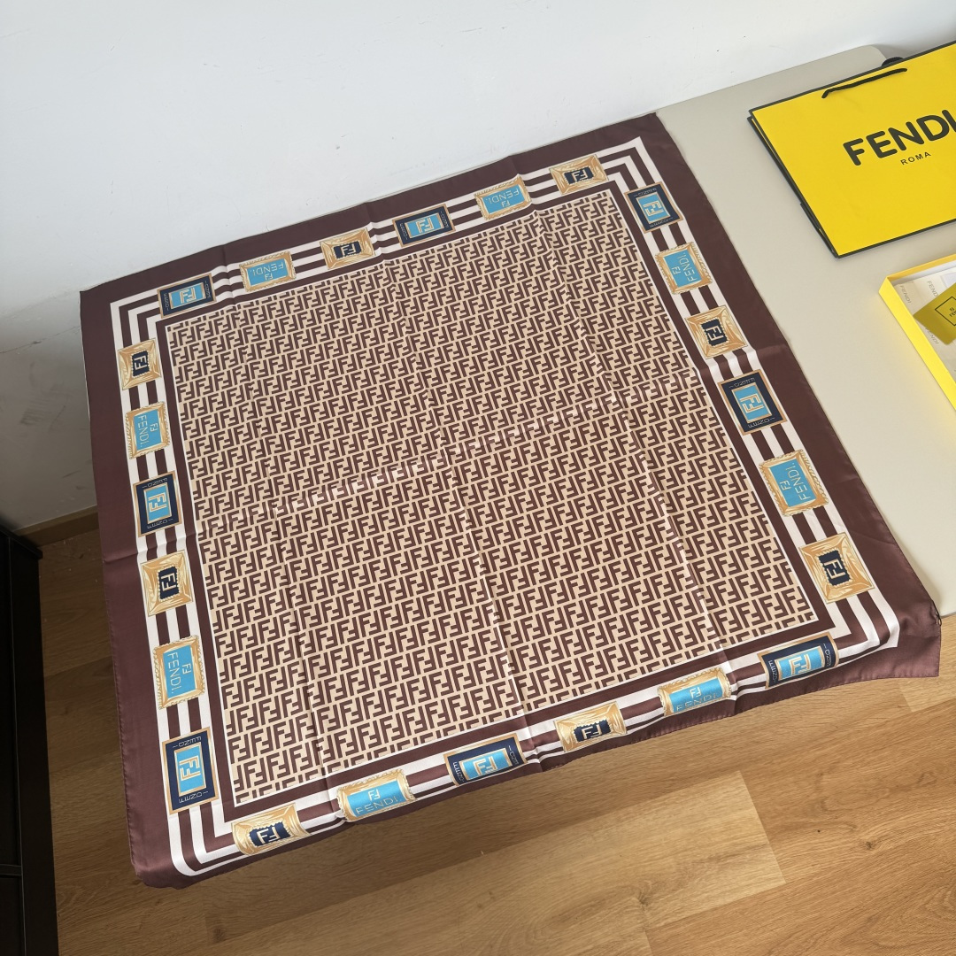 NO:340034,FENDI's new silk square scarf [FF letter printed square scarf] is beautiful [Tear] The imperial palace-level classic element pattern design style is extremely beautiful. Really, the upper body is extremely skin-skin color versatile. Look at it yourself. Size 90x90cm high-end silk scarf, high-end scarf, fendi, fendi, real silk19860909批 FENDI芬迪新款真丝方巾【FF字母印花方巾】美翻了[流泪]御用殿堂级极品经典元素图案设计风格美丽至极 真的 上身极为衬肤色 百搭 好看不好看自己看吧 尺寸90x90cm 真丝高版本围巾,高版本围巾,fendi,fendi,real silk,scarf