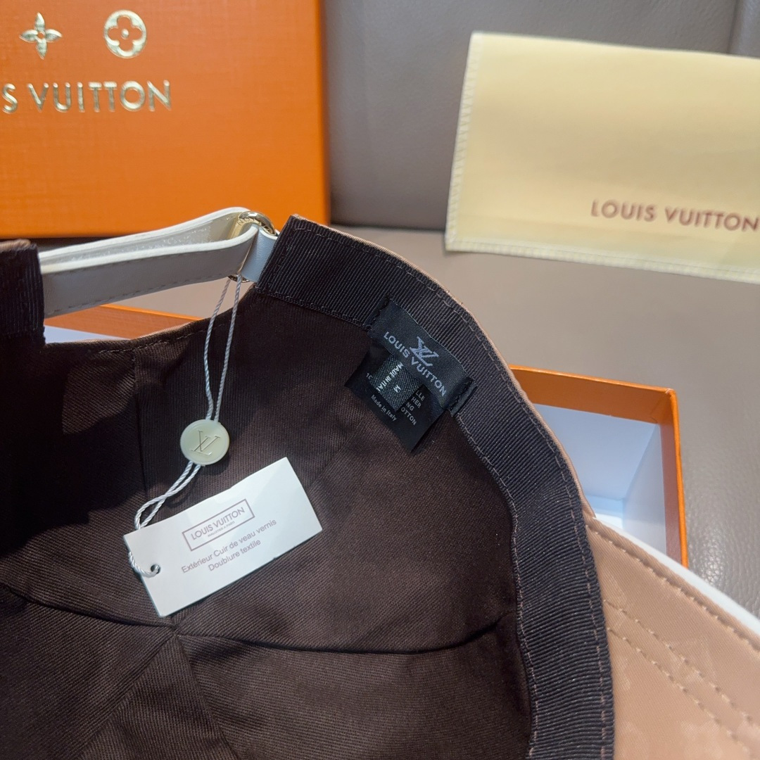 
配盒子布袋，Prada(普拉达)新款原单棒球帽， 刺绣logo，专柜11开模订制，原版纯棉布料+头层牛