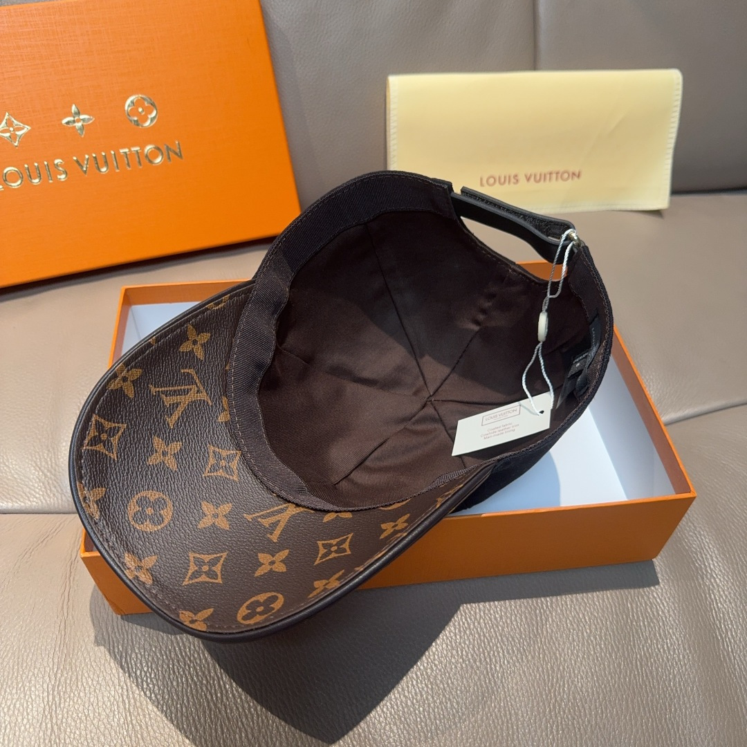 
配盒子布袋，LV(路易威登)新款原单棒球帽，老花拼接，11开模订制，原版帆布面料+专柜老花皮，重工刺绣
