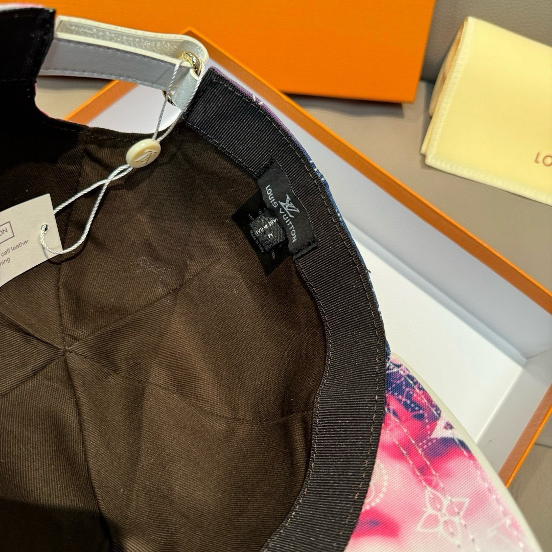 
配盒子布袋，LV路易威登新款原单棒球帽，lv丝印，11开模订制，原版丝印绸缎面料+头层牛皮，时尚帅气质