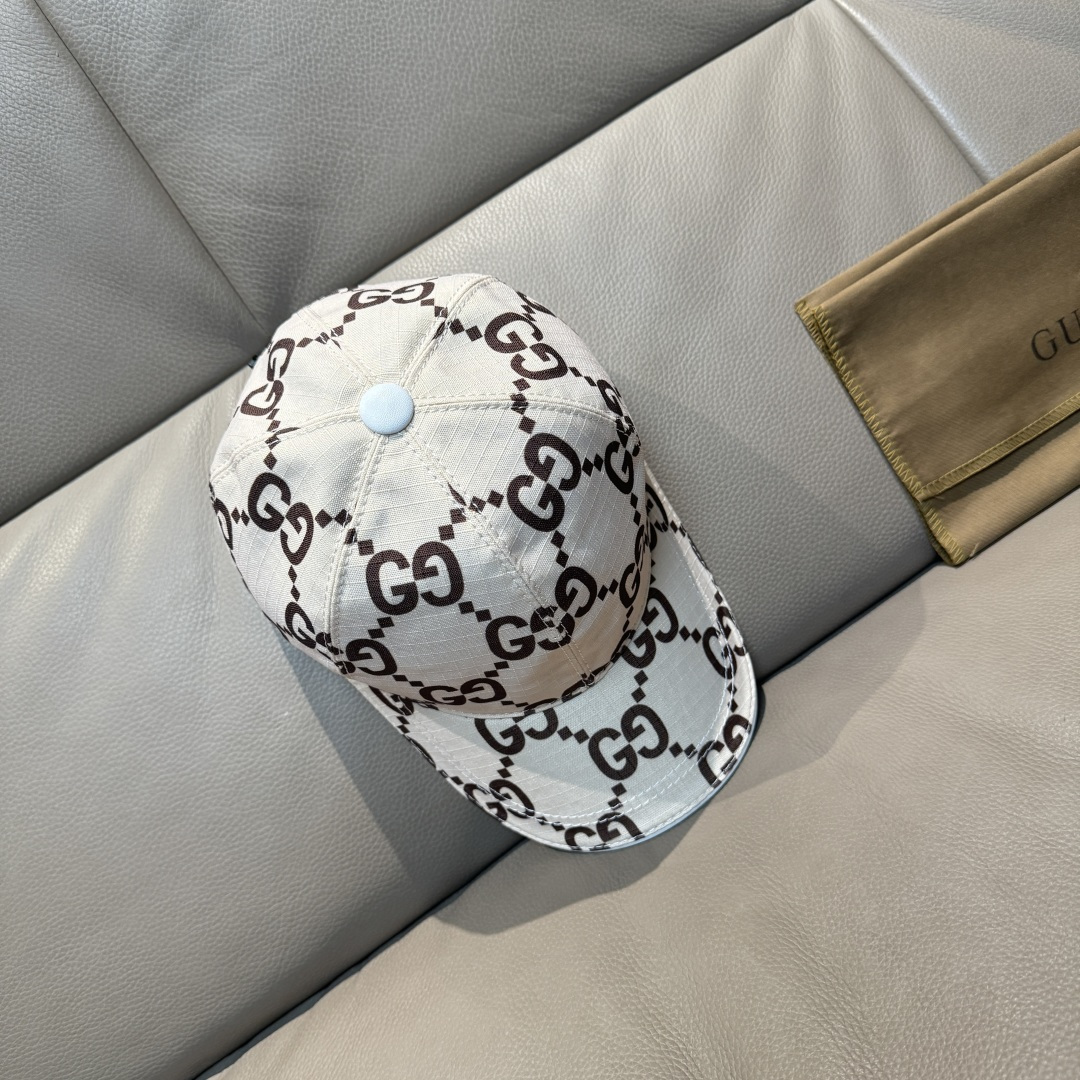 
官网新款出货
配包装布袋，Gucci古奇最新款原单棒球帽， 大双G，专柜11开模订制，完美对花，原版帆