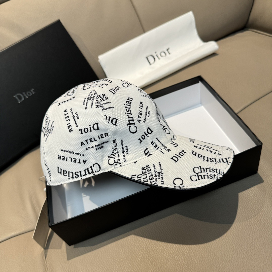 
配盒子布袋，Dior(迪奥)新款原单棒球帽， Christian Dior丝印，复古韵味十足，专柜断货