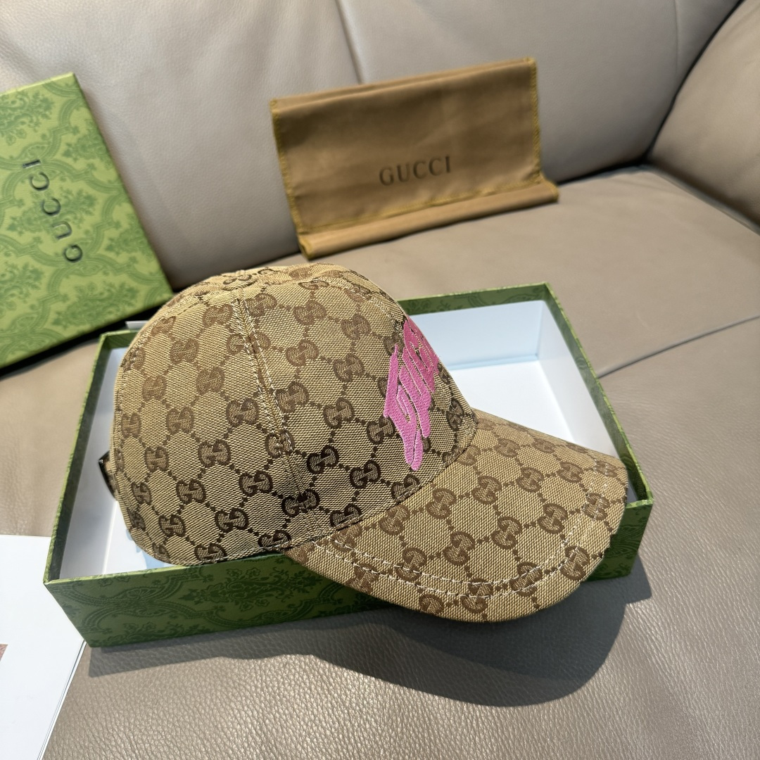 
配盒子布袋，Gucci(古奇)新款原单棒球帽， 艺术字刺绣，11开模订制，重工刺绣，细节可媲美专柜，原