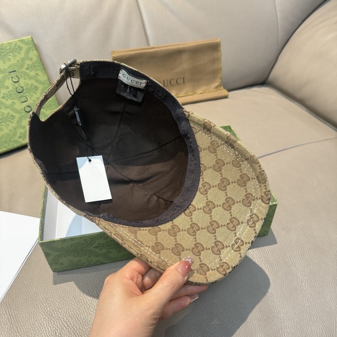 
配盒子布袋，Gucci(古奇)新款原单棒球帽， 艺术字刺绣，11开模订制，重工刺绣，细节可媲美专柜，原