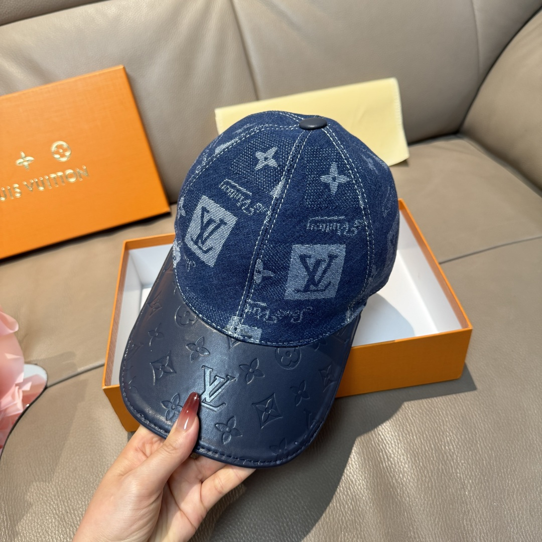
配盒子布袋，LV(路易威登)新款原单棒球帽，牛皮压花，11开模订制，原版牛仔布料，做工细致完美，质量超