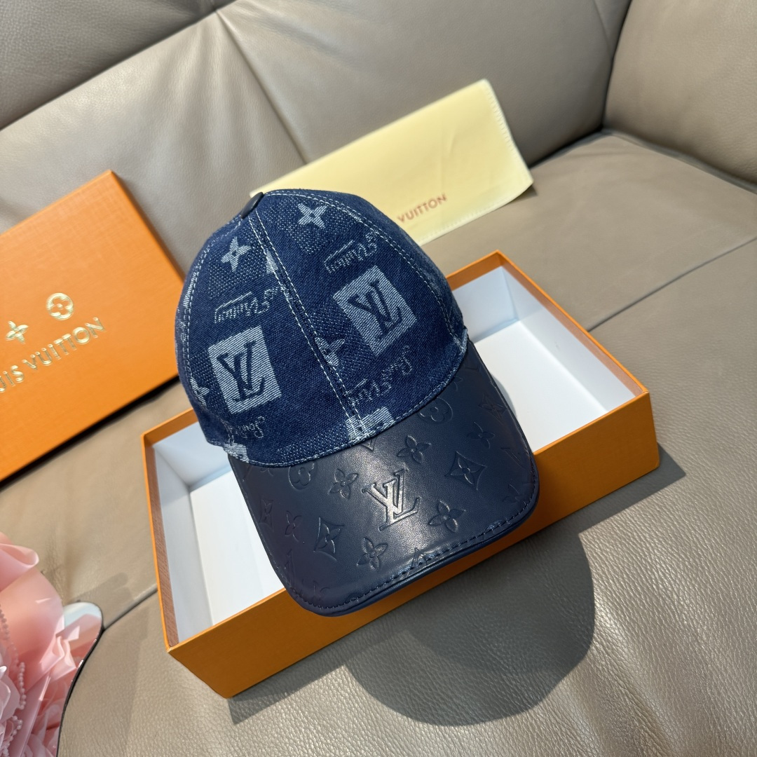 
配盒子布袋，LV(路易威登)新款原单棒球帽，牛皮压花，11开模订制，原版牛仔布料，做工细致完美，质量超