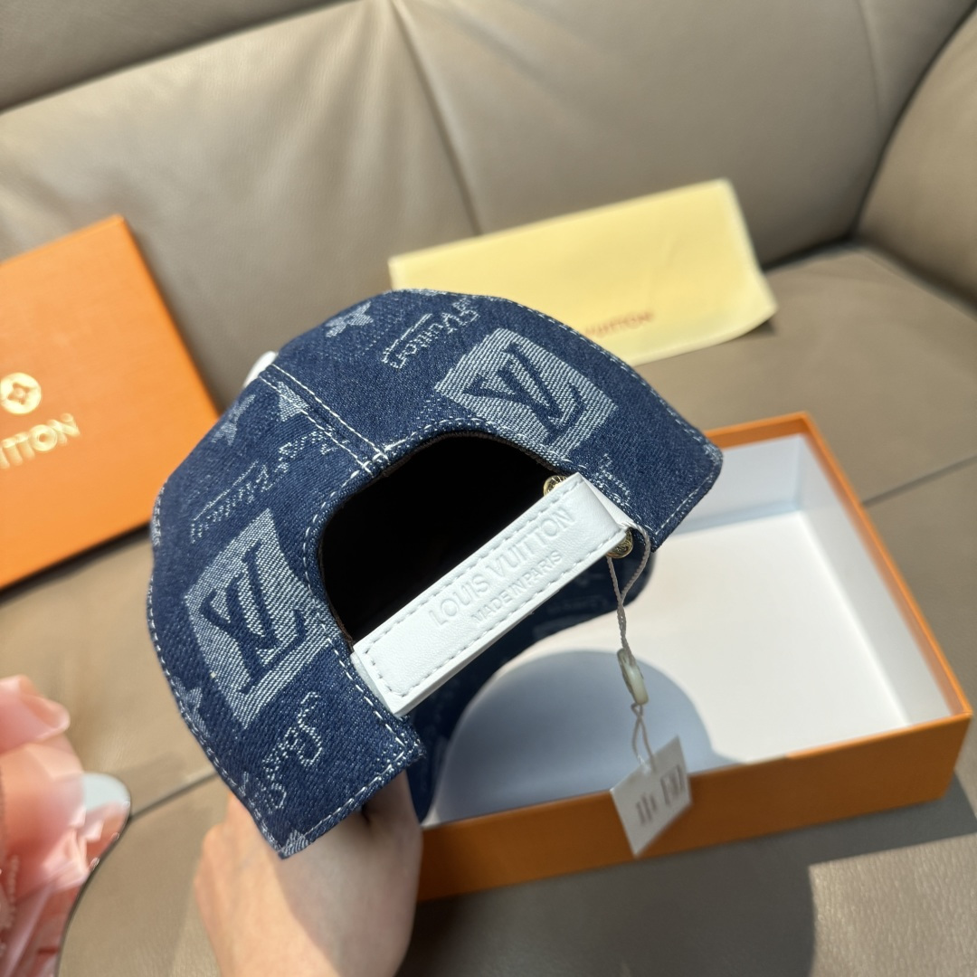 
配盒子布袋，LV路易威登新款原单棒球帽，LV牛仔提花，专柜11开模订制，原版帆布面料+头层牛皮，轻盈透