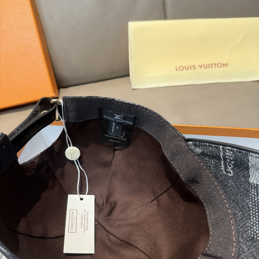 
配盒子布袋，LV路易威登新款原单棒球帽，LV牛仔提花，专柜11开模订制，原版帆布面料+头层牛皮，轻盈透