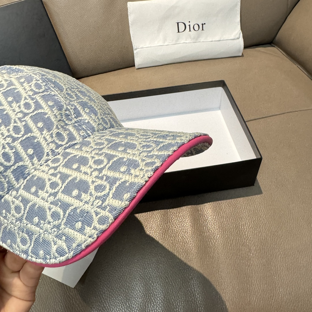
配盒子布袋，Dior(迪奥)新款原单棒球帽， Dior老花，复古韵味十足，专柜断货热门，11开模订制，
