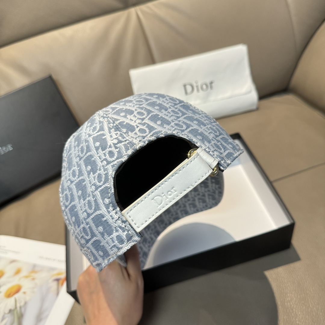 
配盒子布袋，Dior(迪奥)新款原单棒球帽， Dior老花，复古韵味十足，专柜断货热门，11开模订制，