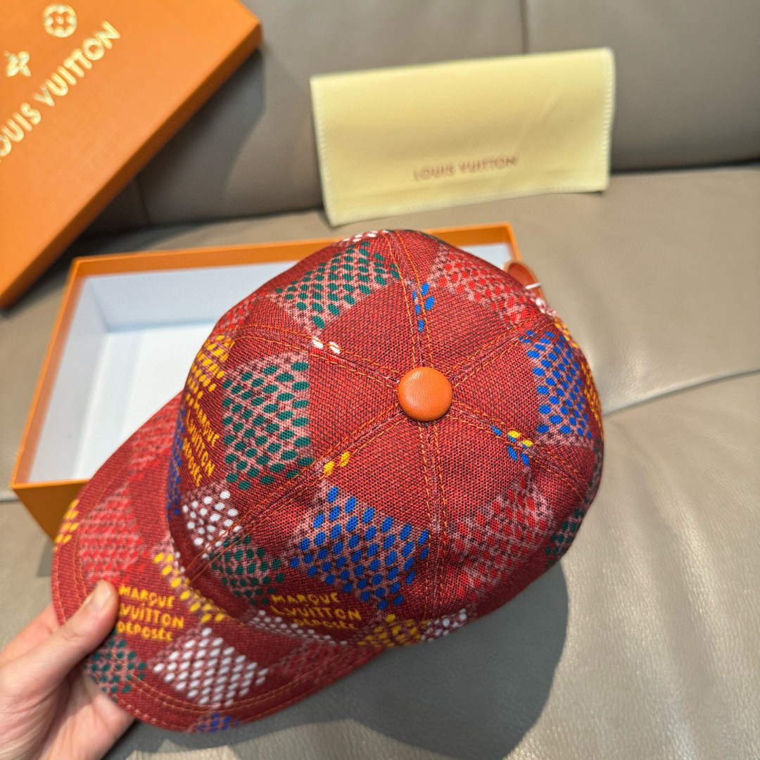 
配盒子布袋，LV(路易威登)新款原单棒球帽，大棋盘格丝印，专柜11开模订制，原厂订制面料+头层牛皮，纯