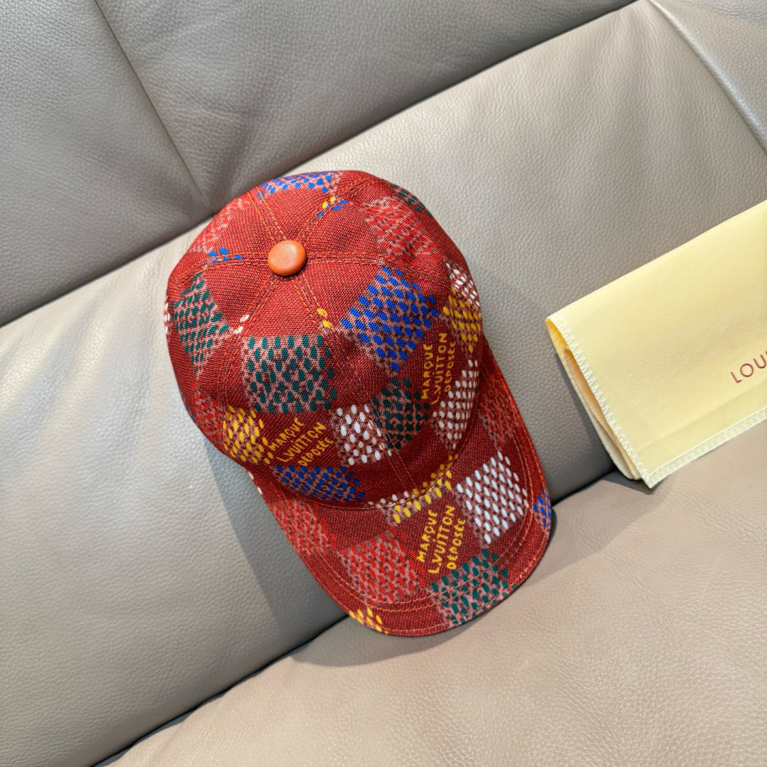 
配盒子布袋，LV(路易威登)新款原单棒球帽，大棋盘格丝印，专柜11开模订制，原厂订制面料+头层牛皮，纯