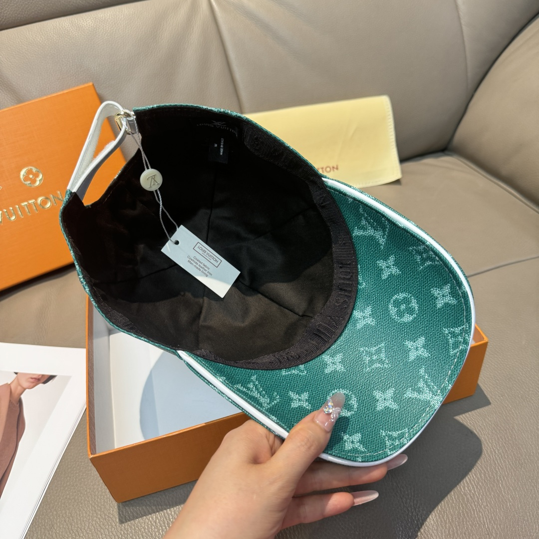 
配包装布袋，LV路易威登经典原单棒球帽，经典老花，11开模订制，原版专柜PU皮革+头层牛皮包边，长年爆