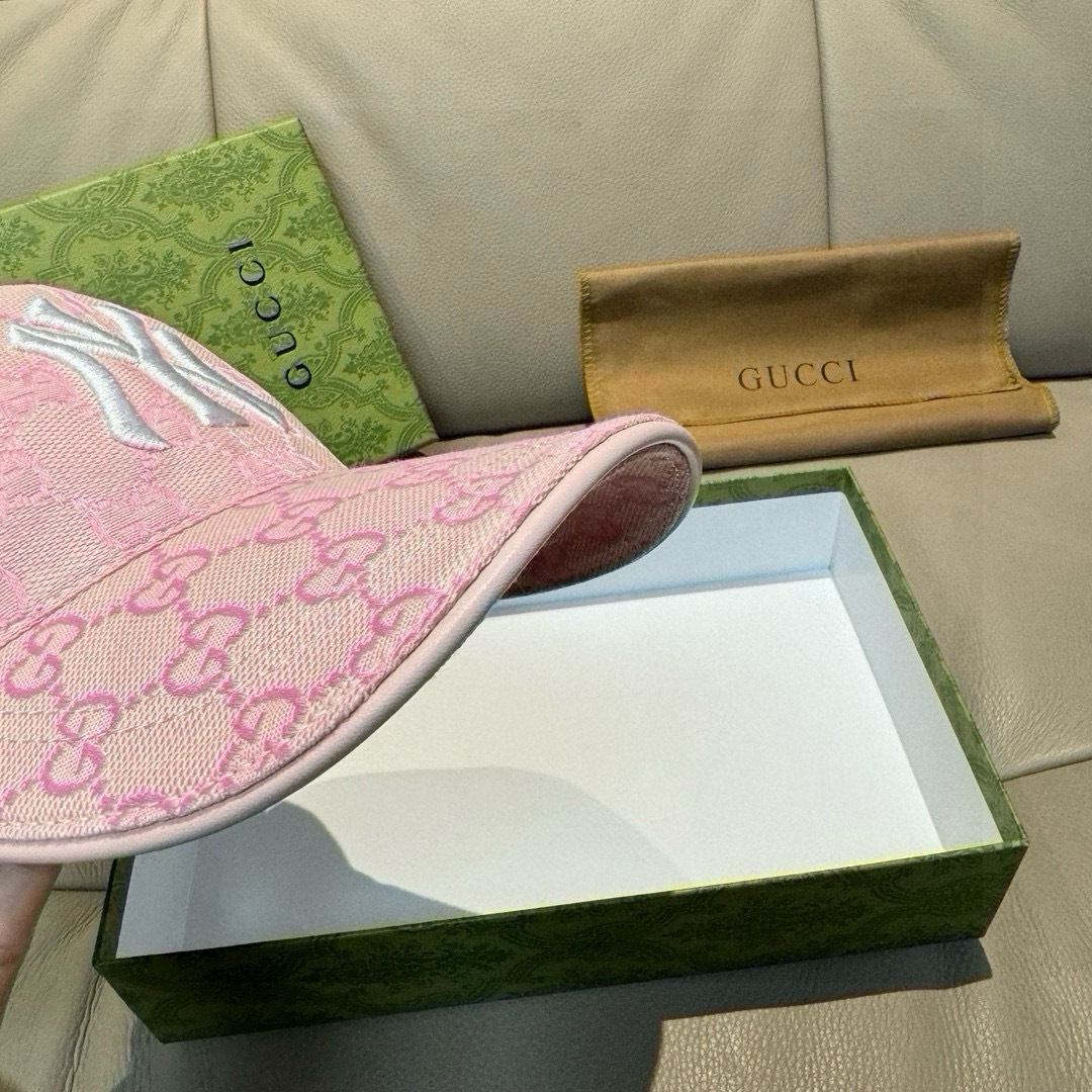 
爆款全色到货
NY&Gucci（古奇)合作款棒球帽， 专柜最新款，NY刺绣，11开模订制，原厂透气帆布