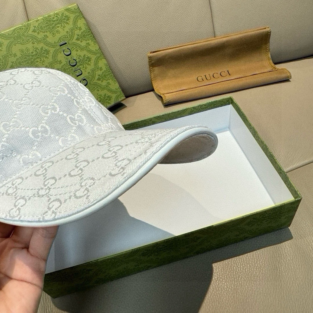 
万年经典款！杏色，黑色有s和L码
配盒子布袋，Gucci(古奇)经典原单棒球帽😍😍专柜11开模订制，最