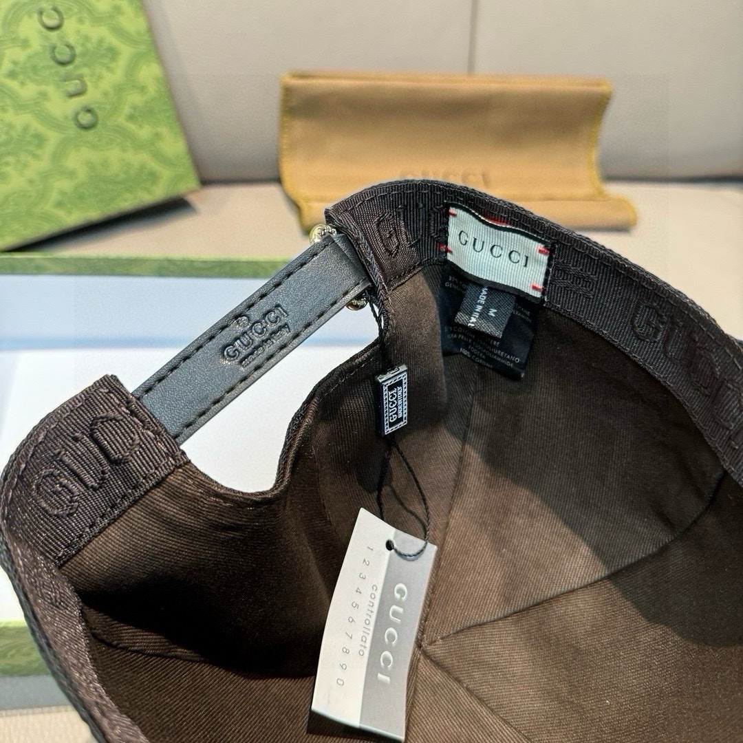 
万年经典款！杏色，黑色有s和L码
配盒子布袋，Gucci(古奇)经典原单棒球帽😍😍专柜11开模订制，最