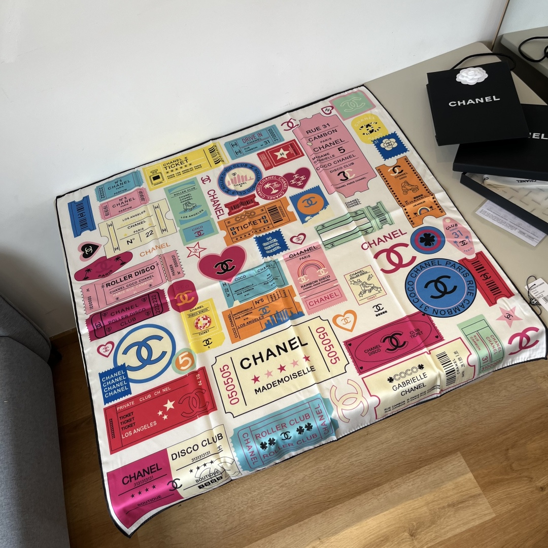 NO:341630,New small fragrance square scarf [classic element combination] Beautiful [Tear] The imperial palace-level classic element pattern design style is extremely beautiful. Really, the upper body is extremely skin-skin color versatile. Look at it yourself if you look good or not. Size 90x90cm high-version silk scarf, high-version scarf, real silk19860909批 新款小香方巾【经典元素组合】美翻了[流泪]御用殿堂级极品经典元素图案设计风格美丽至极 真的 上身极为衬肤色 百搭 好看不好看自己看吧 尺寸90x90cm 真丝高版本围巾,高版本围巾,real silk,scarf