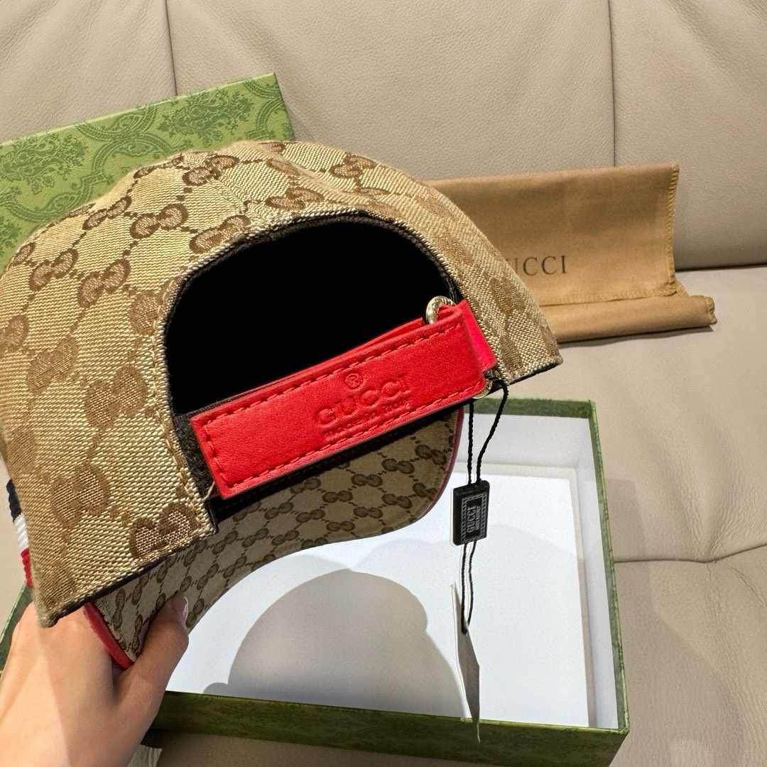 
配盒子布袋，Gucci(古奇)经典原单棒球帽， 五星织带，11开模订制，原版帆布料+头层牛皮，代购热门