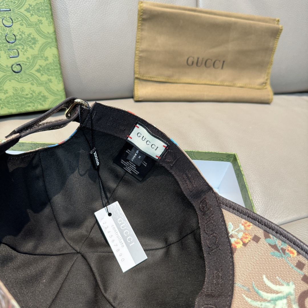 
配包装布袋，Gucci古奇新款原单棒球帽， 碎花大双G，专柜11开模订制，完美对花，原版帆布面料+头层