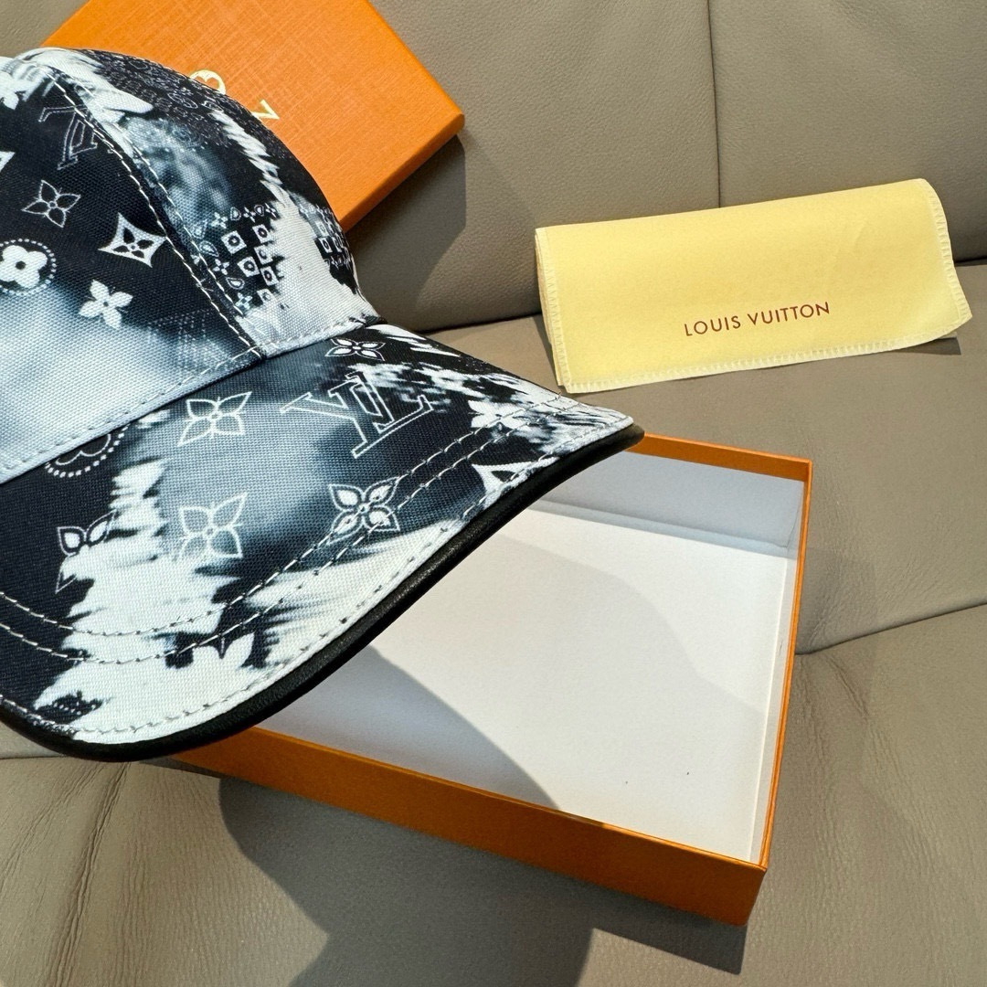 
配盒子布袋，LV路易威登新款原单棒球帽，lv丝印，11开模订制，原版丝印绸缎面料+头层牛皮，时尚帅气质