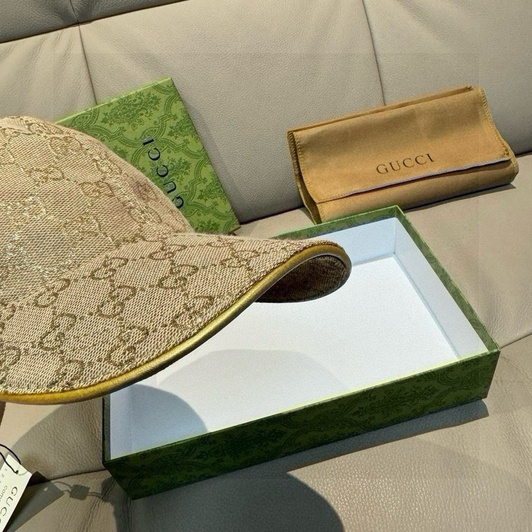 
配盒子布袋，Gucci(古奇)经典原单棒球帽😍😍金丝logo。专柜11开模订制，最高版本，原版帆布料+