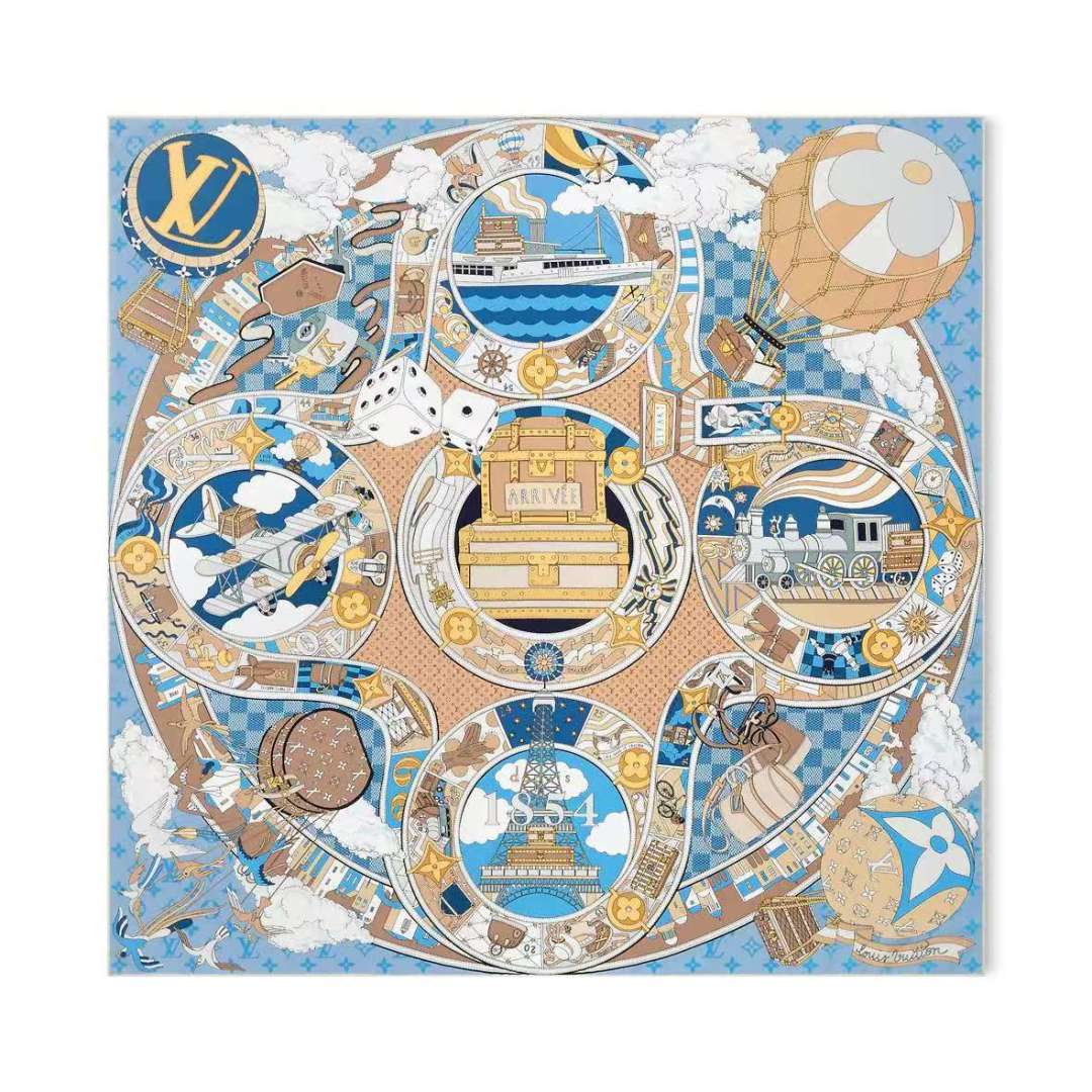 NO:341663,The new LV square scarf LV Journey square scarf depicts a colorful global journey on the mulberry silk canvas. The fun of copying is integrated into suitcases, hot air balloons, trains, ships, planes, dice and clouds. Monogram and Damier patterns are reflected in it, achieving another classic design. Size 90 x 90 cm Mulberry silk high-version scarf, high-version scarf, louis vuitton19860909批 LV新款方巾 LV Journey 方巾于桑蚕丝画布之上描绘一场异彩纷呈的环球之旅.繁复印花妙趣融入行李箱、热气球、火车、轮船、飞机、骰子与云朵,Monogram 和 Damier 图案映现其间,成就又一经典设计. 尺寸90 x 90 厘米 桑蚕丝高版本围巾,高版本围巾,louis vuitton,scarf