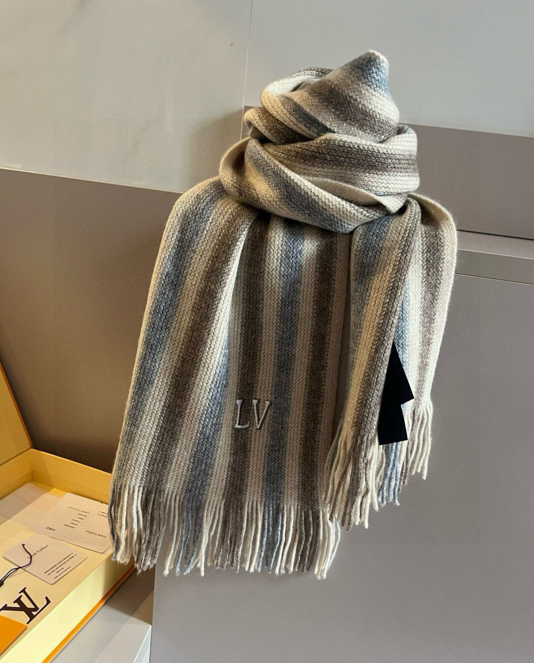 Louis Vuitton Lv新款高端羊绒针织围巾 出口尾单 客供 羊绒纱线 这款织法比较难 又很费纱线