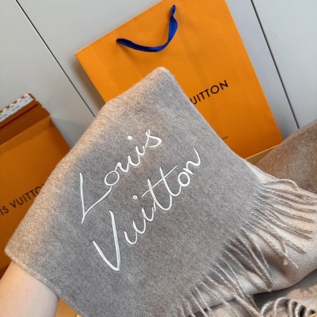 Louis Vuitton LV 2025新款签名款围巾 双面羔羊绒 出口订单 喜欢有颜值 高质量的亲可入手