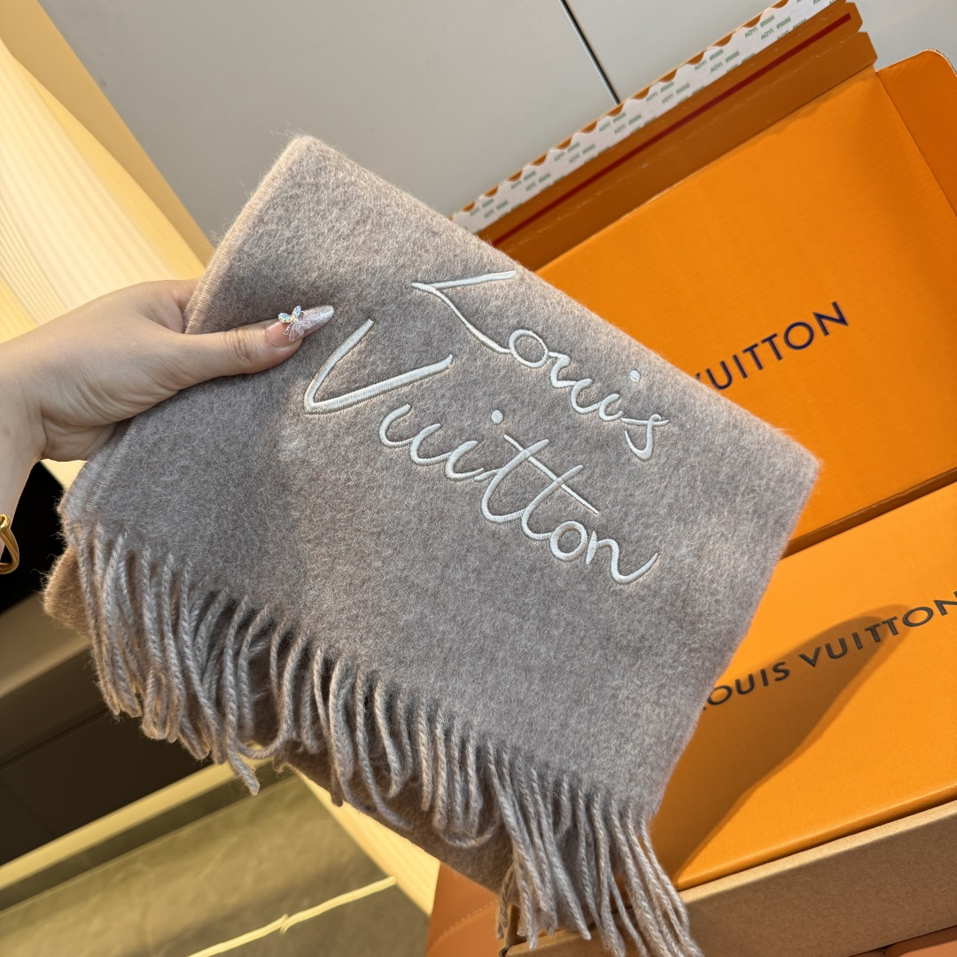 Louis Vuitton LV 2025新款签名款围巾 双面羔羊绒 出口订单 喜欢有颜值 高质量的亲可入手