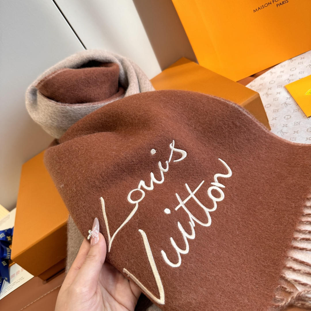 Louis Vuitton LV 2025新款签名款围巾 双面羔羊绒 出口订单 喜欢有颜值 高质量的亲可入手