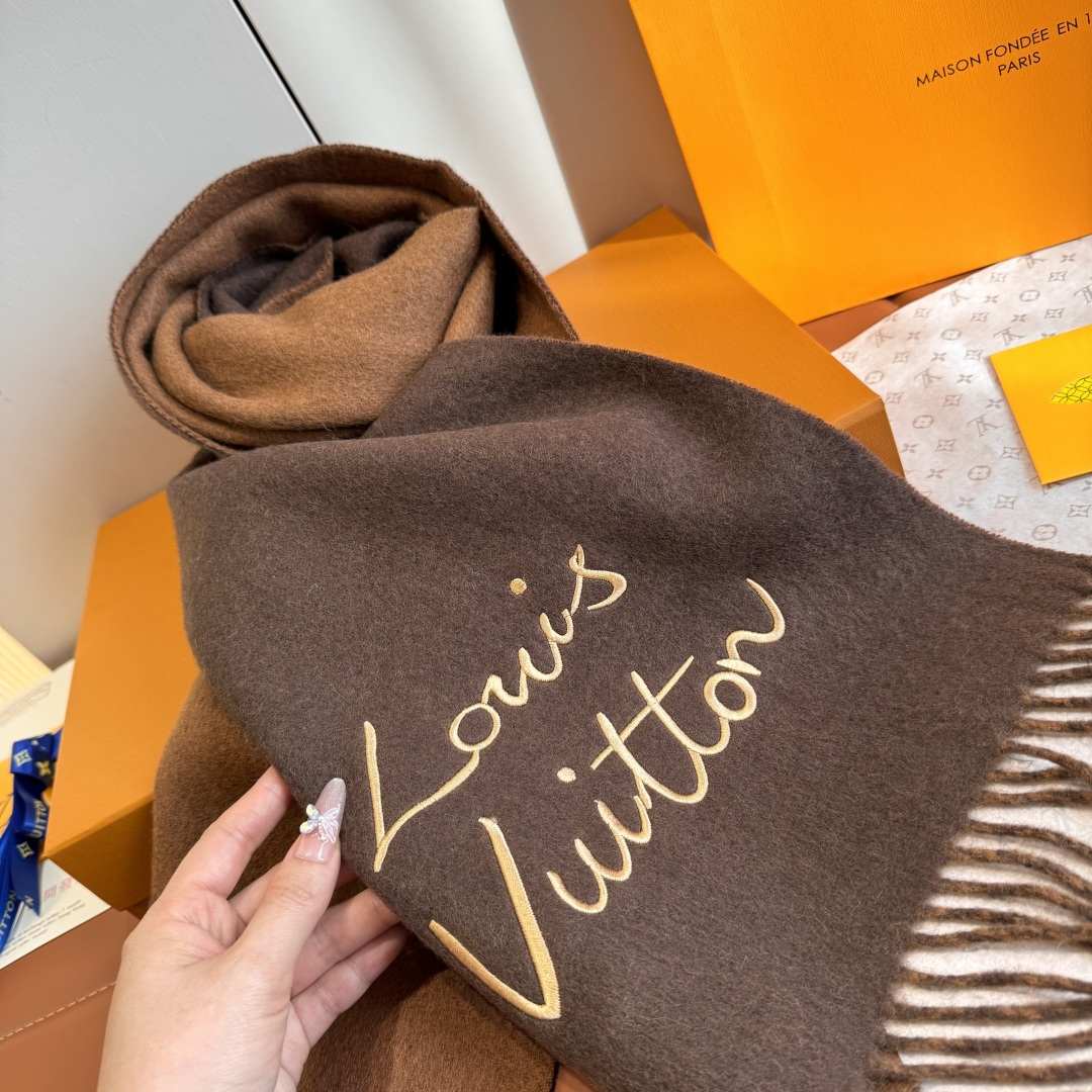 Louis Vuitton LV 2025新款签名款围巾 双面羔羊绒 出口订单 喜欢有颜值 高质量的亲可入手