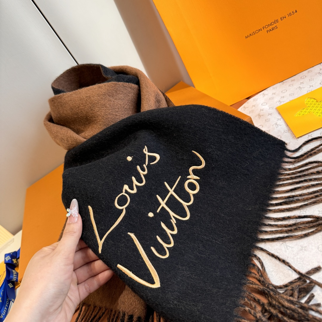 Louis Vuitton LV 2025新款签名款围巾 双面羔羊绒 出口订单 喜欢有颜值 高质量的亲可入手