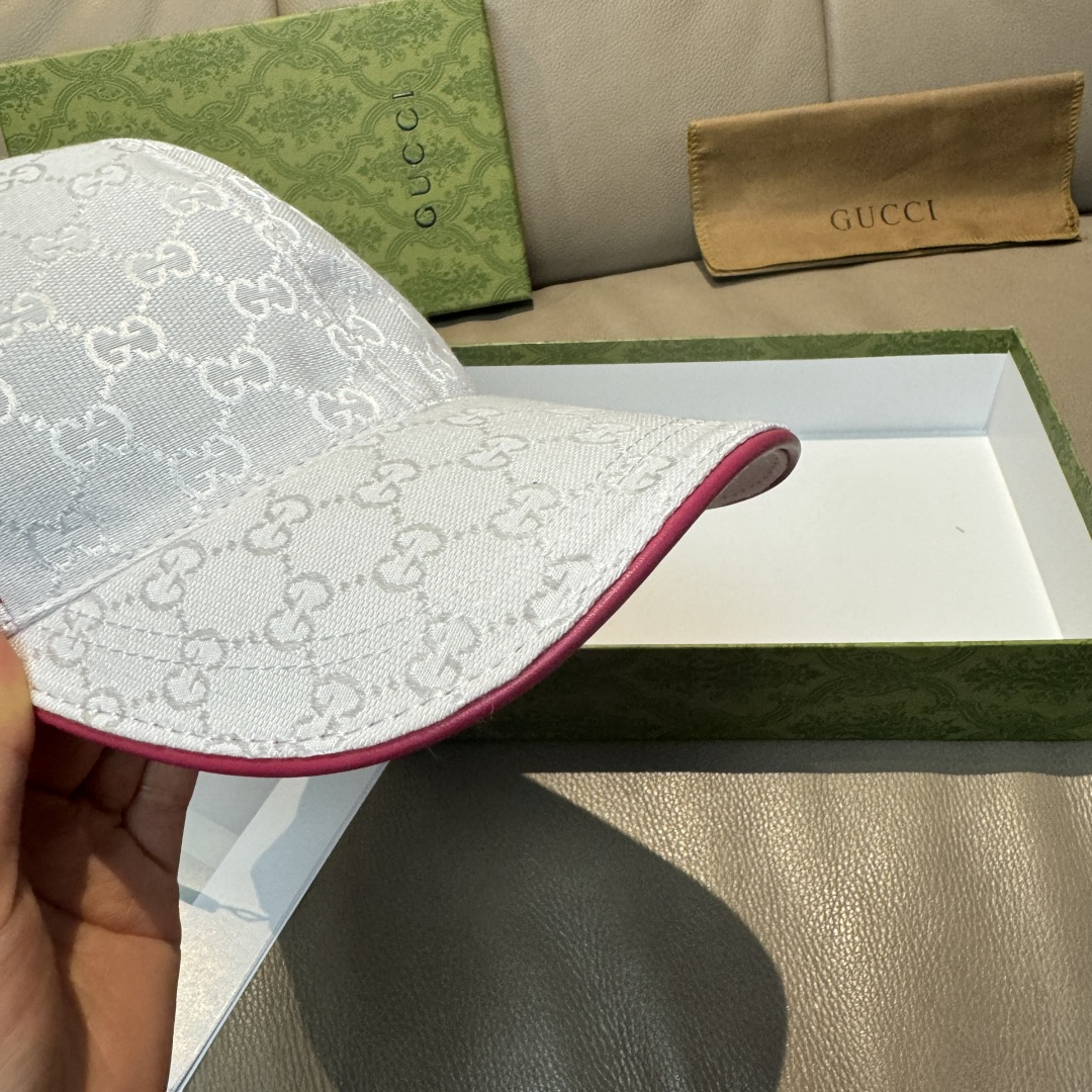 
配盒子布袋，Gucci(古奇)新款原单棒球帽专柜11开模订制！原版帆布料+头层牛皮，轻盈透气！实物拍摄