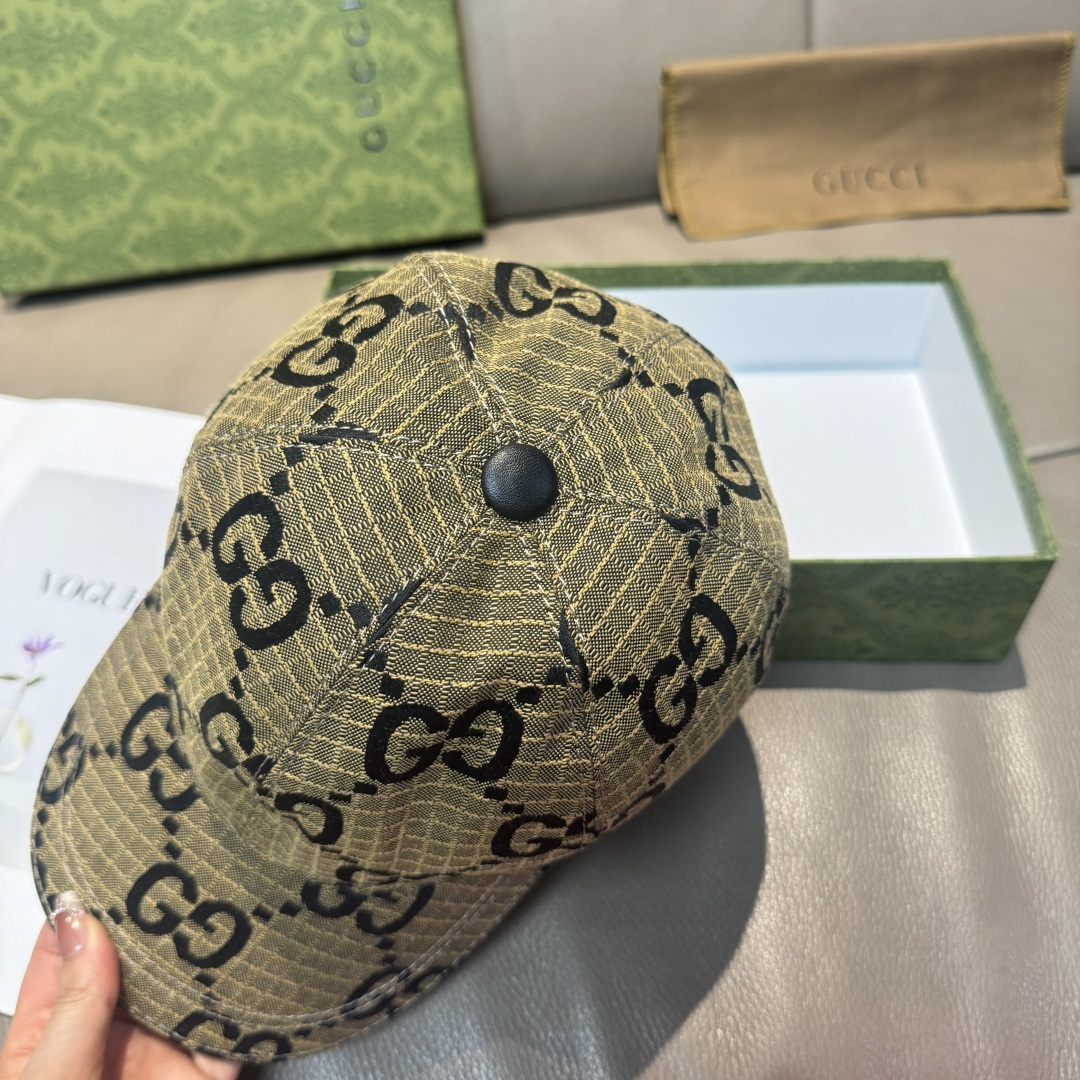 
官网新款出货
配包装布袋，Gucci古奇最新款原单棒球帽， 大双G，专柜11开模订制，完美对花，原版帆