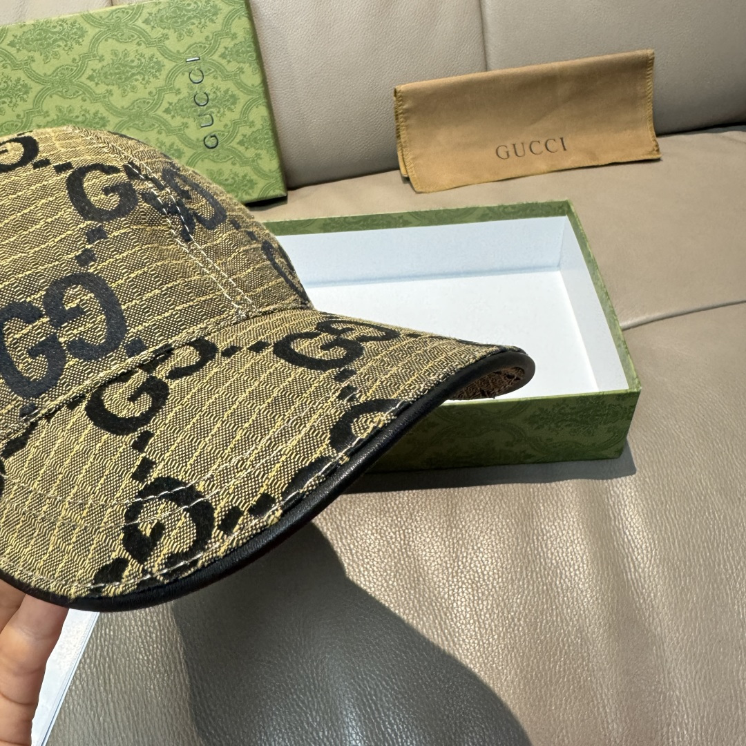 
官网新款出货
配包装布袋，Gucci古奇最新款原单棒球帽， 大双G，专柜11开模订制，完美对花，原版帆