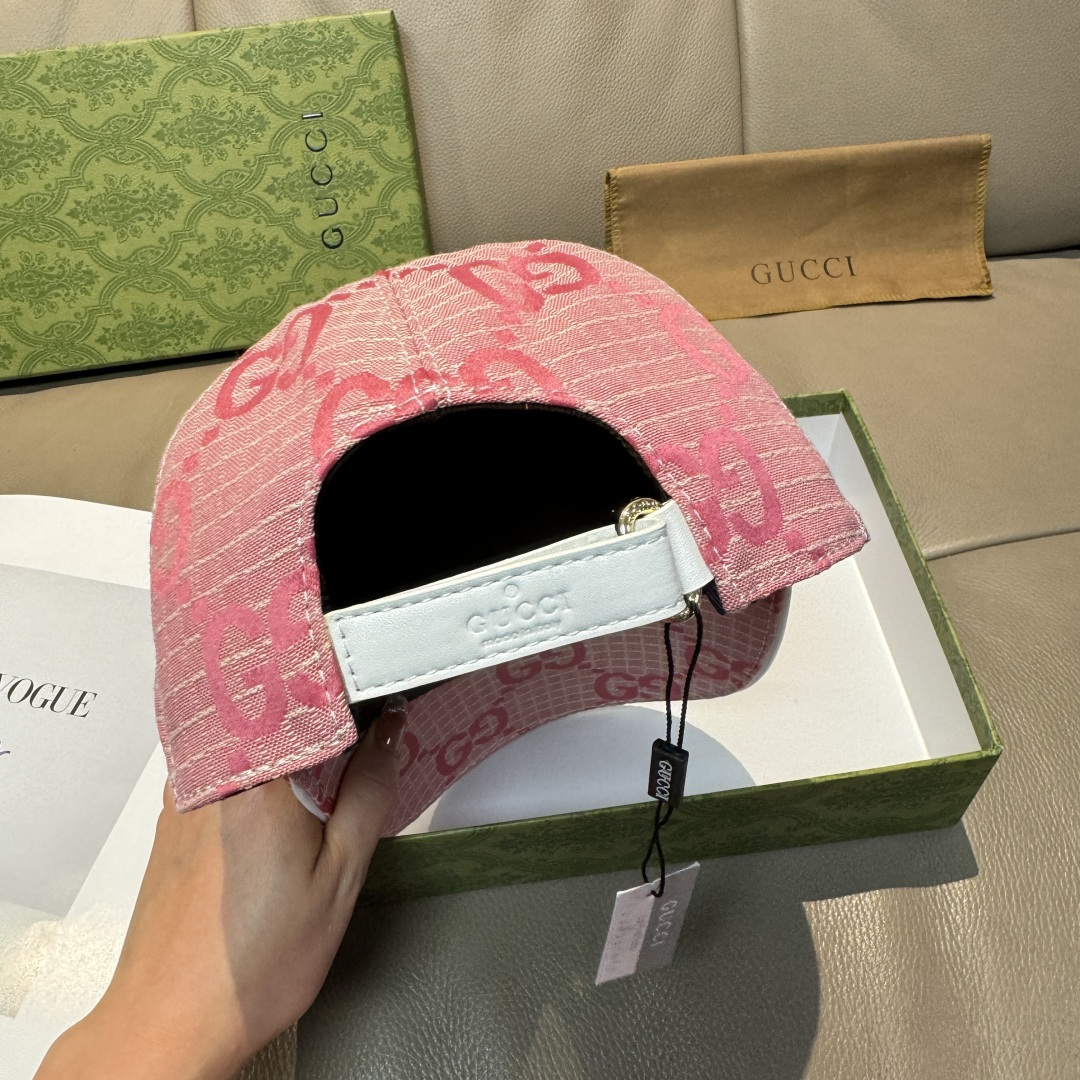 
官网新款出货
配包装布袋，Gucci古奇最新款原单棒球帽， 大双G，专柜11开模订制，完美对花，原版帆
