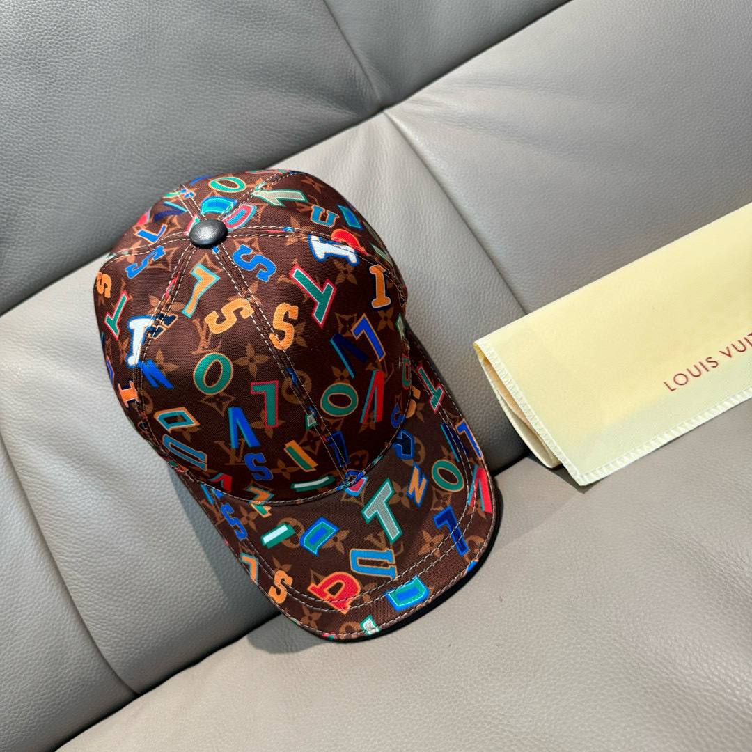 NO:364959,With box cloth bag, LV Louis Vuitton's new original single baseball cap, letter silk screen, 1:1 open mold customization, original silk screen satin fabric + top cowhide, fashionable and handsome quality, random cut, basic head circumference 56, patch adjustable. Hat fisherman's hat baseball cap knit hat, hat, louis vuitton, louis vuitton, espadrilles, cowhide, silk fabric, hats配盒子布袋,LV路易威登新款原单棒球帽,字母丝印,1:1开模订制,原版丝印绸缎面料+头层牛皮,时尚帅气质量超赞,随机剪裁,基础头围56,贴片可调节.帽子渔夫帽棒球帽针织帽,帽子,louis vuitton,louis vuitton,espadrilles,cowhide,silk fabric,hats,hat