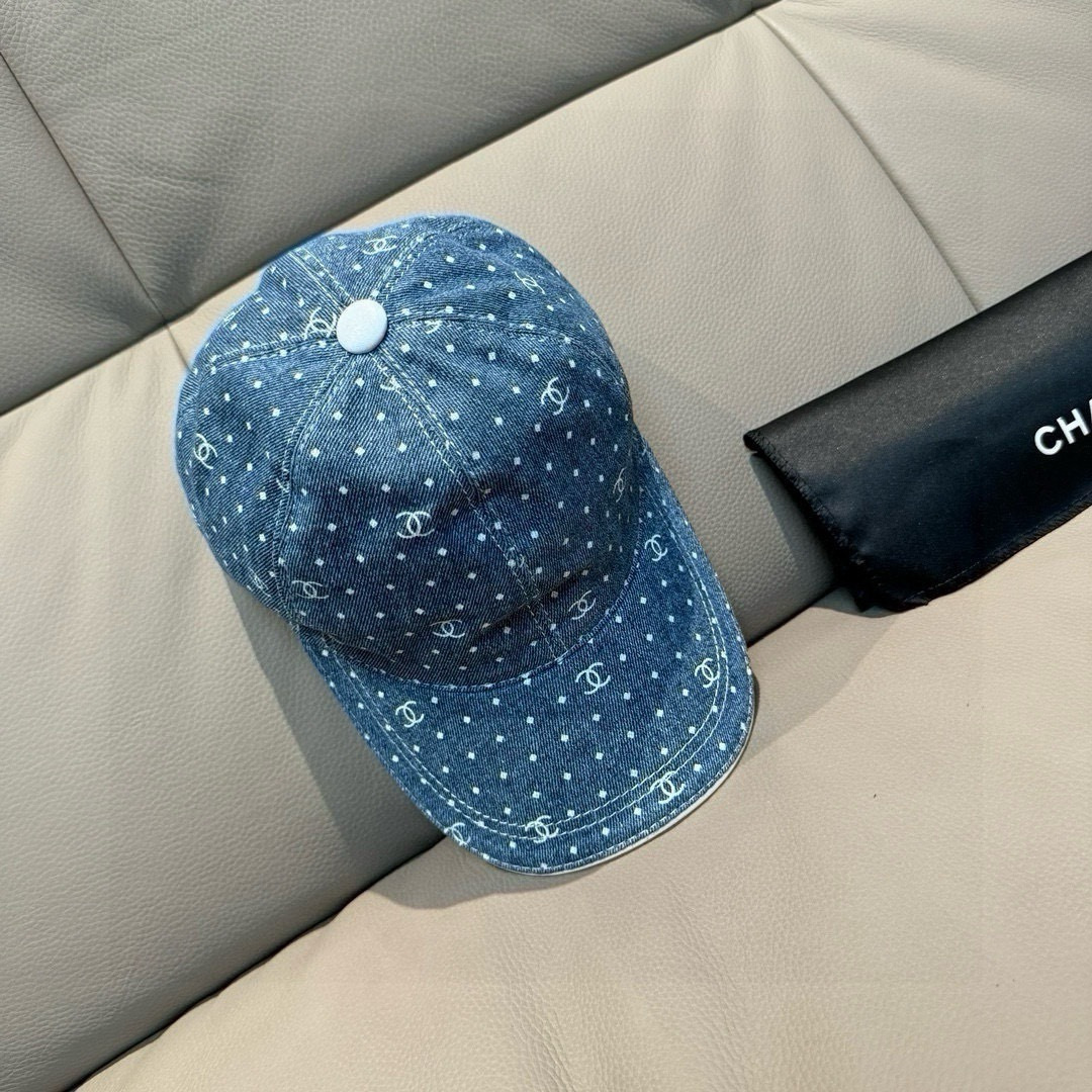 NO:364965,Package with box cloth bag, Chanel's new original single baseball cap, denim small double C, 1:1 mold opening customization for the counter, original denim fabric + top layer cowhide, light and breathable!  Excellent quality, base head circumference 56, patch adjustable. Hats Fisherman's hat Baseball hat Knitted hat, hat, chanel, chanel, espadrilles, cowhide, hats批 配盒子布袋,Chanel(香奈儿)新款原单棒球帽, 牛仔小双C,专柜1:1开模订制,原版牛仔布料+头层牛皮,轻盈透气！质量超赞,基础头围56,贴片可调节.帽子渔夫帽棒球帽针织帽,帽子,chanel,chanel,espadrilles,cowhide,hats,hat