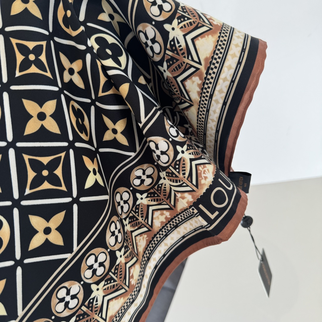 Louis Vuitton LV新款方巾