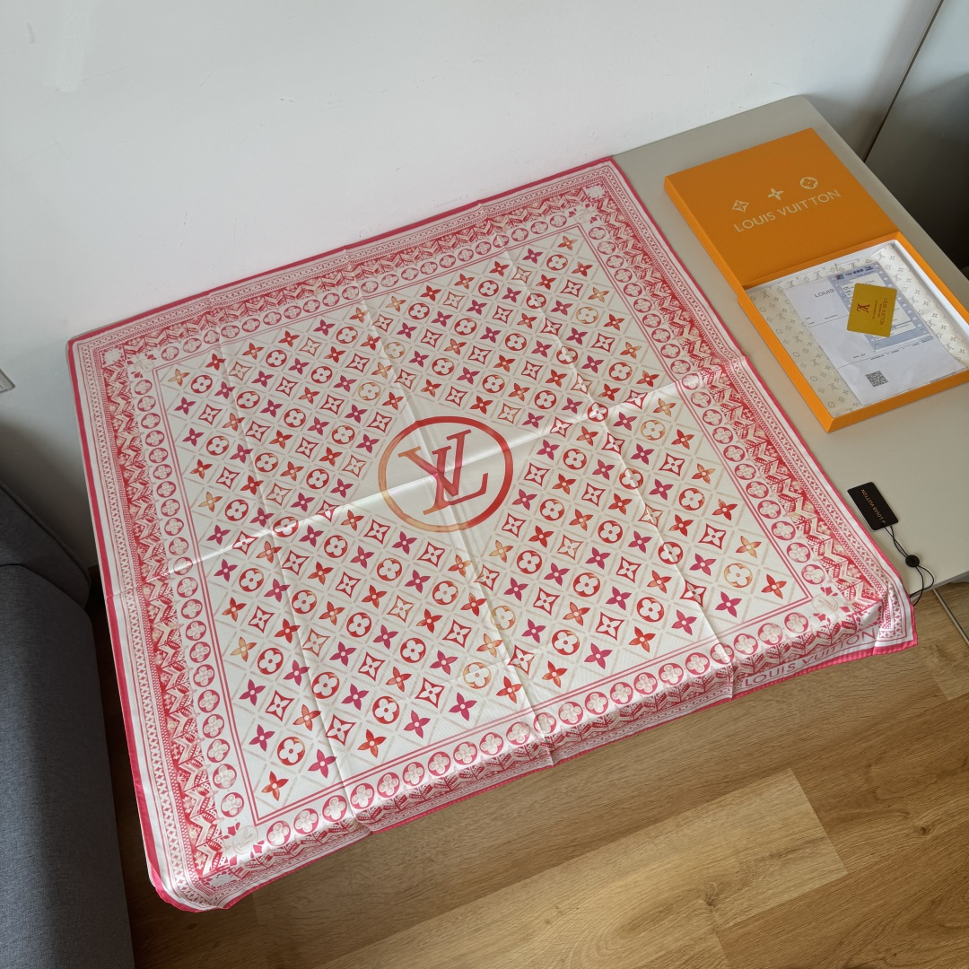 Louis Vuitton LV新款方巾