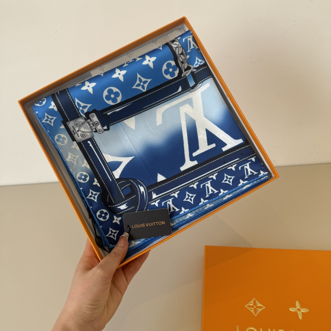 Louis Vuitton Lv方巾 渐变Monogram印花 斜纹真丝材质 手工卷边