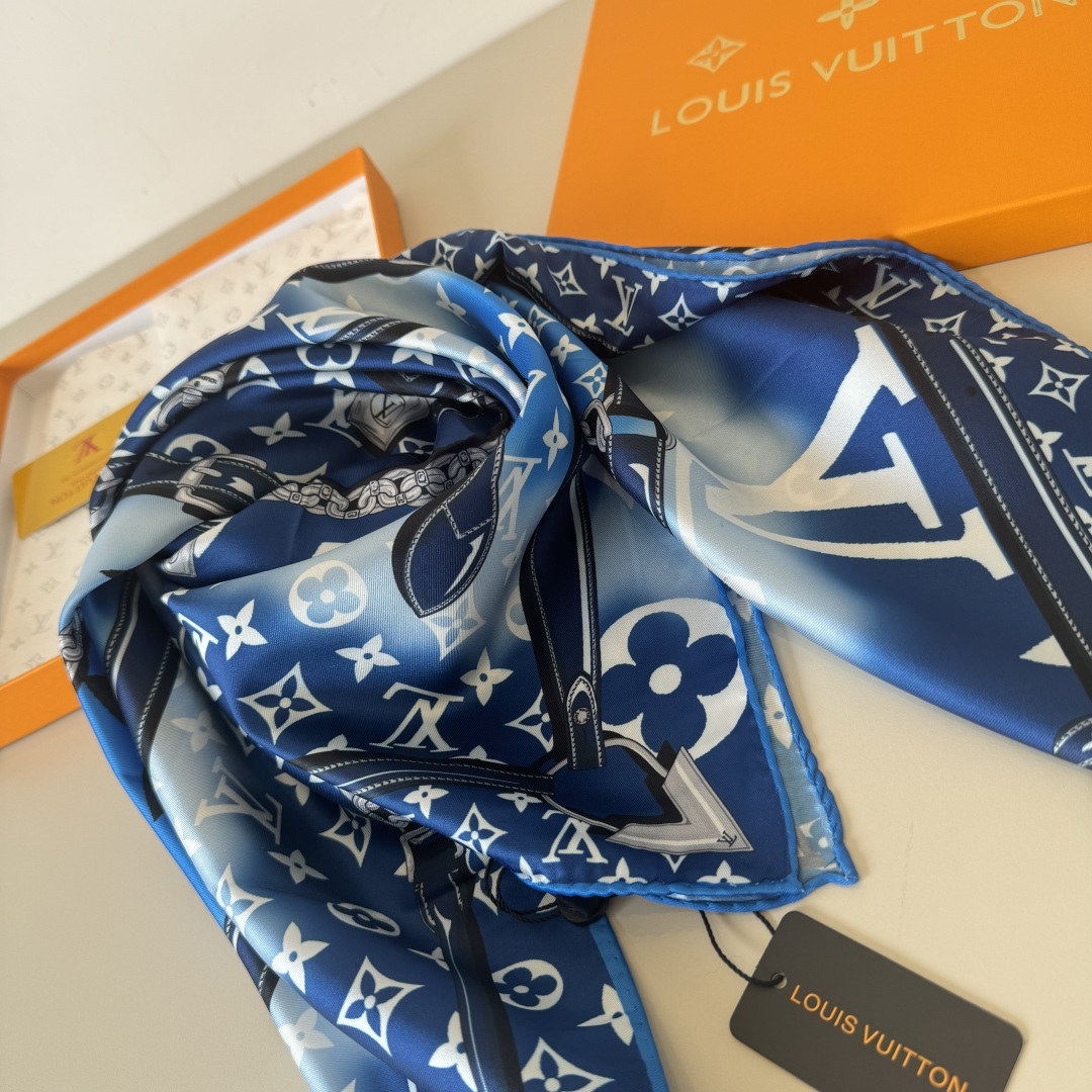 Louis Vuitton Lv方巾 渐变Monogram印花 斜纹真丝材质 手工卷边