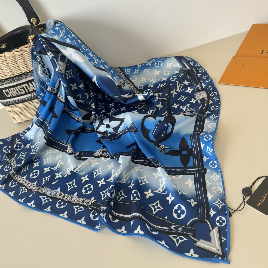 Louis Vuitton Lv方巾 渐变Monogram印花 斜纹真丝材质 手工卷边