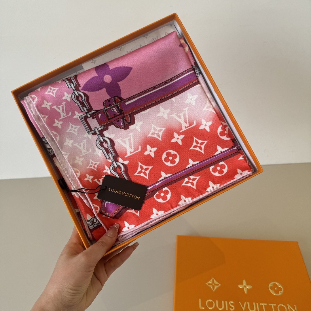 Louis Vuitton Lv方巾 渐变Monogram印花 斜纹真丝材质 手工卷边
