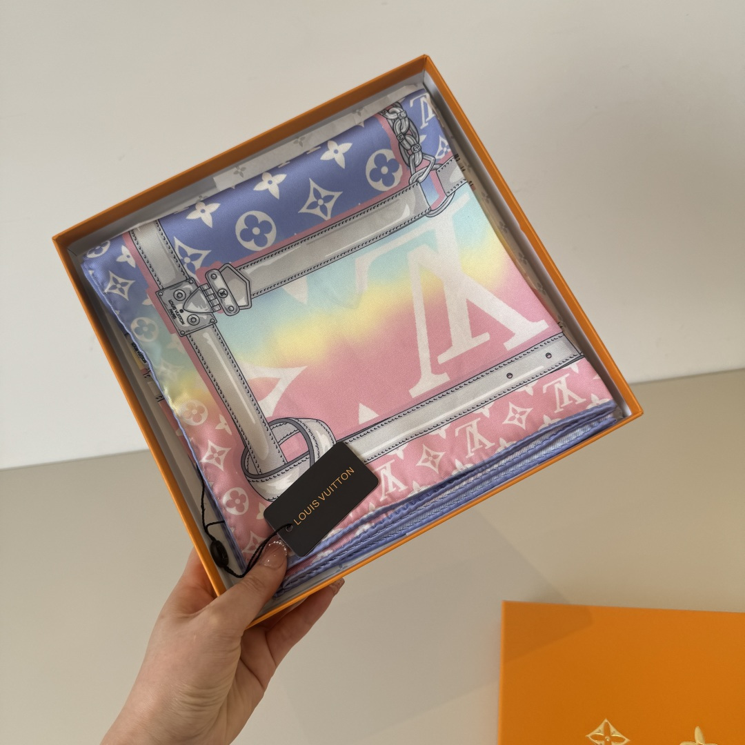 Louis Vuitton Lv方巾 渐变Monogram印花 斜纹真丝材质 手工卷边