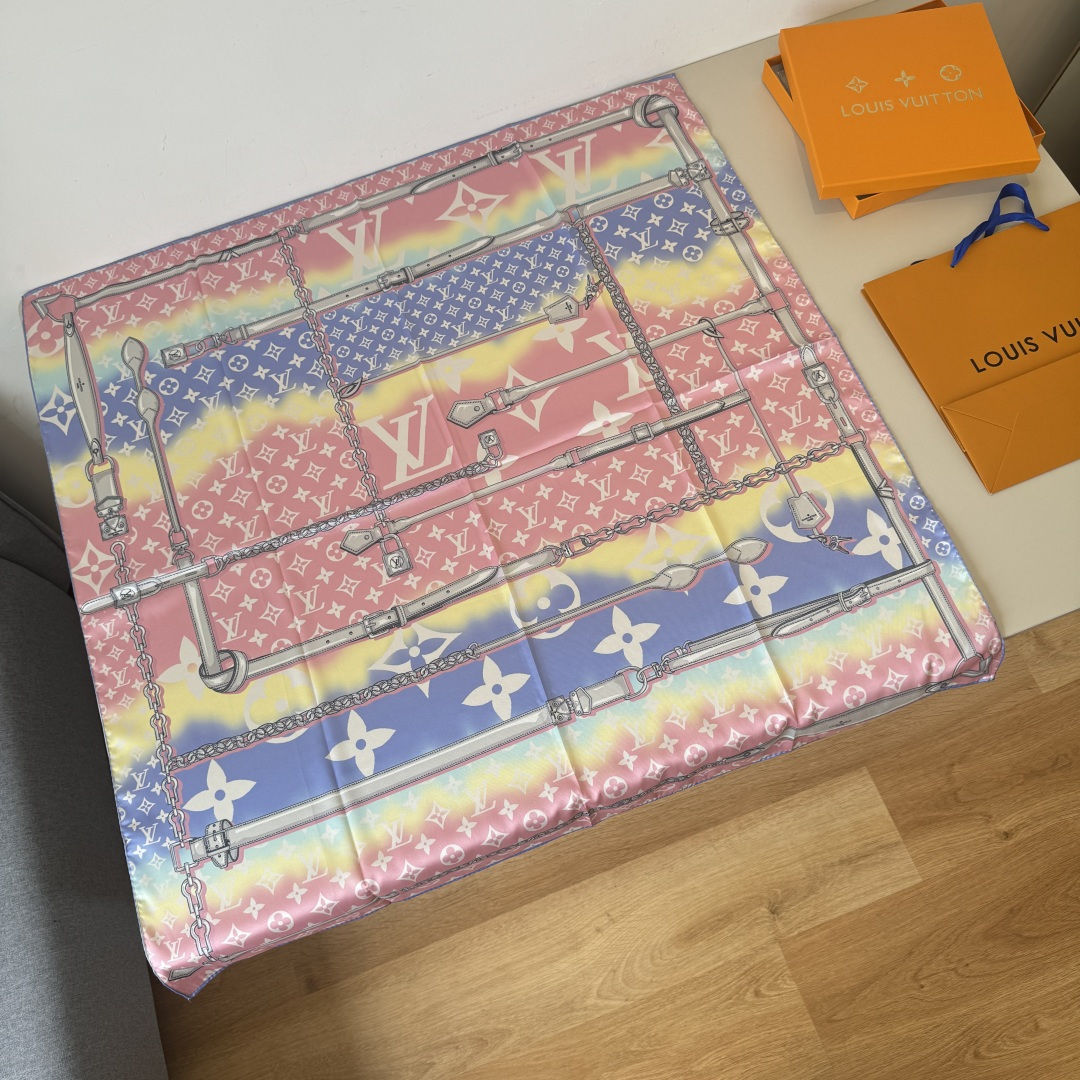 Louis Vuitton Lv方巾 渐变Monogram印花 斜纹真丝材质 手工卷边