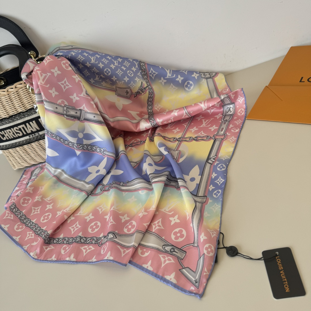 Louis Vuitton Lv方巾 渐变Monogram印花 斜纹真丝材质 手工卷边