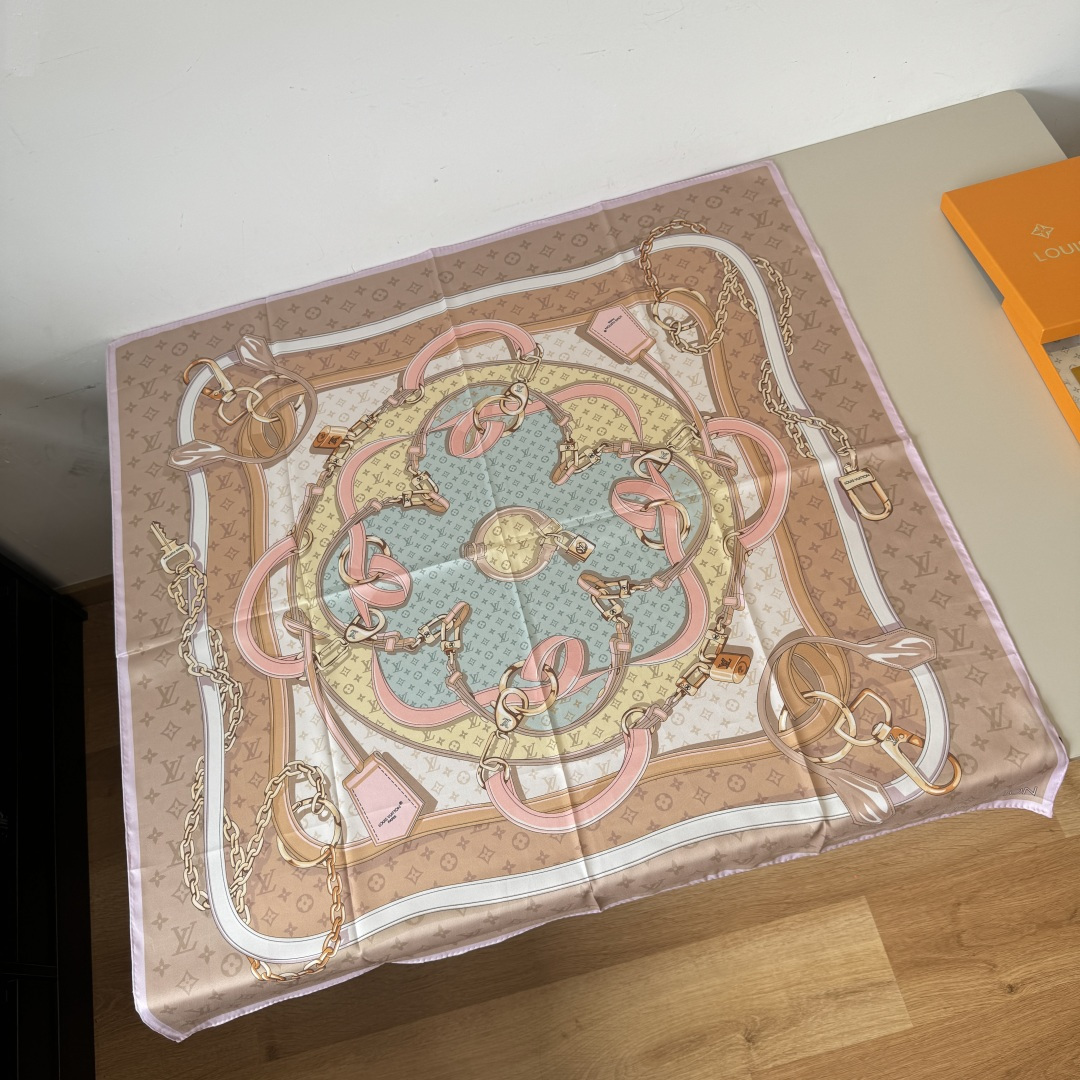 Louis Vuitton Lv新款真丝方巾，花卉皮带。斜纹真丝材质 手工卷边，轻奢感十足 精美皮带组合成 图案 既衬肤色又百搭 高端重磅斜纹真丝