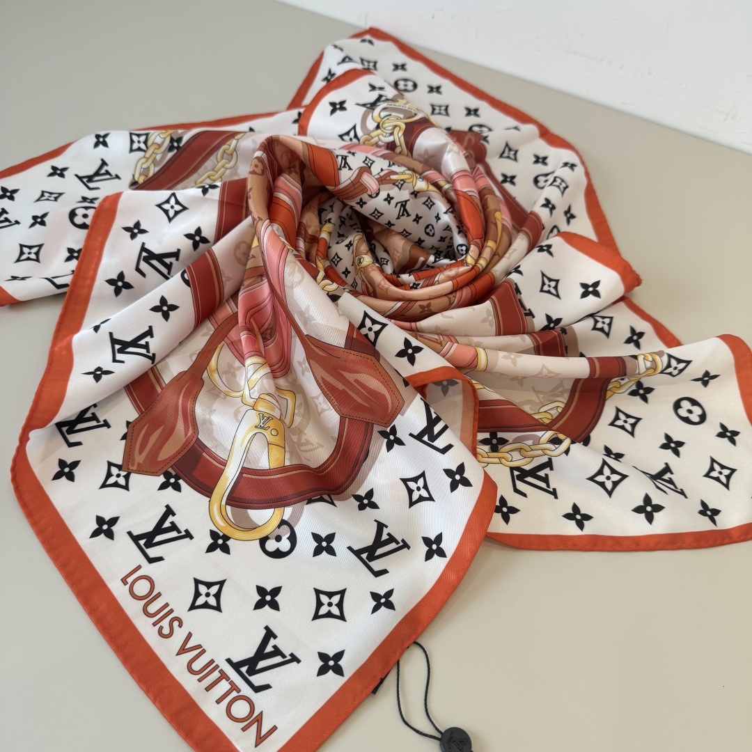 Louis Vuitton Lv新款真丝方巾，花卉皮带。斜纹真丝材质 手工卷边，轻奢感十足 精美皮带组合成 图案 既衬肤色又百搭 高端重磅斜纹真丝