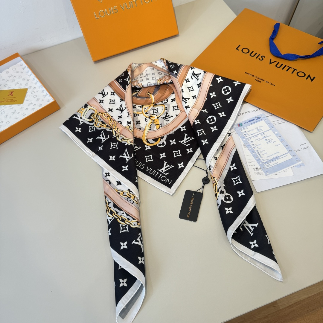 Louis Vuitton Lv新款真丝方巾，花卉皮带。斜纹真丝材质 手工卷边，轻奢感十足 精美皮带组合成 图案 既衬肤色又百搭 高端重磅斜纹真丝